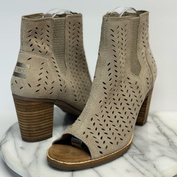 Toms Majorka Booties Woman's 7 Peep Toe Desert Taupe Neutral Stacked Heel - Picture 1 of 14